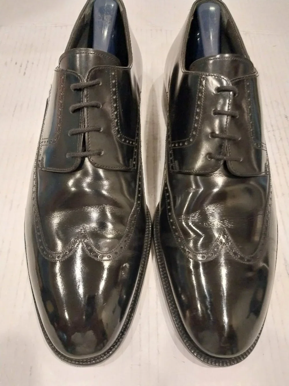BALLY men's (SAVE $700) size 10.5 EEE black Derby.